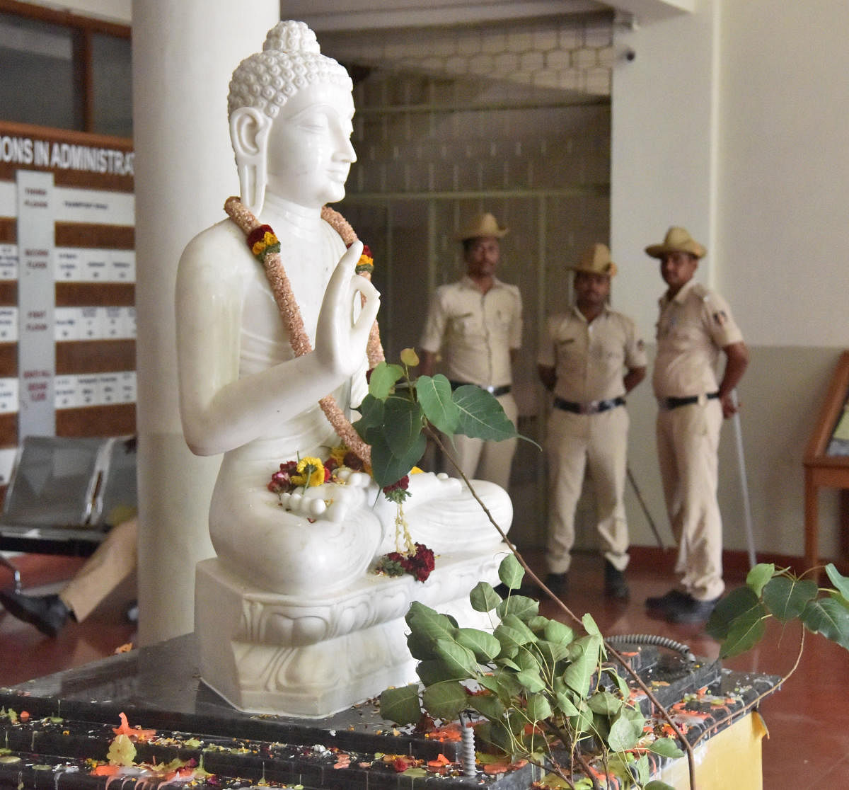 Police guard the Buddha statue at Bangalore University. DH PHOTO/Janardhan B K