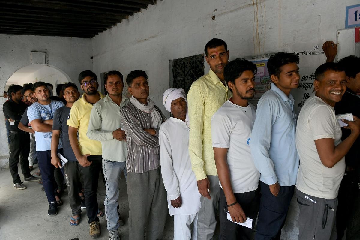 Indian voters queue to caste their vote at a polling station in Faridabad, in the northern Indian state of Haryana, on May 12, 2019, in the sixth phase of India's general election. - Tens of millions voted on May 12 in the penultimate round of India's inc