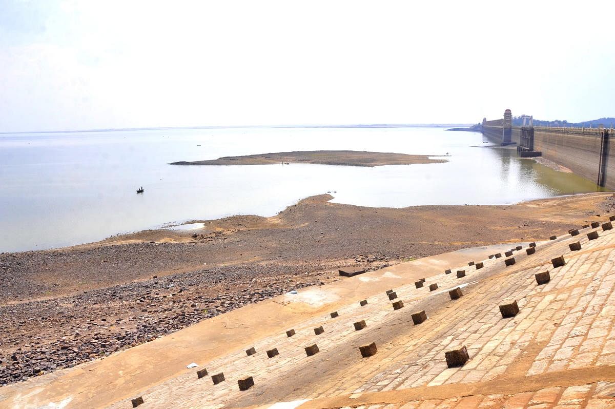 The Tungabhadra dam in Hosapete, Ballari district, has only three tmcft of water. According to officials, if the present temperature prevails, this water may be lost through evaporation. DH Photo/Shashikanth S Shembelli