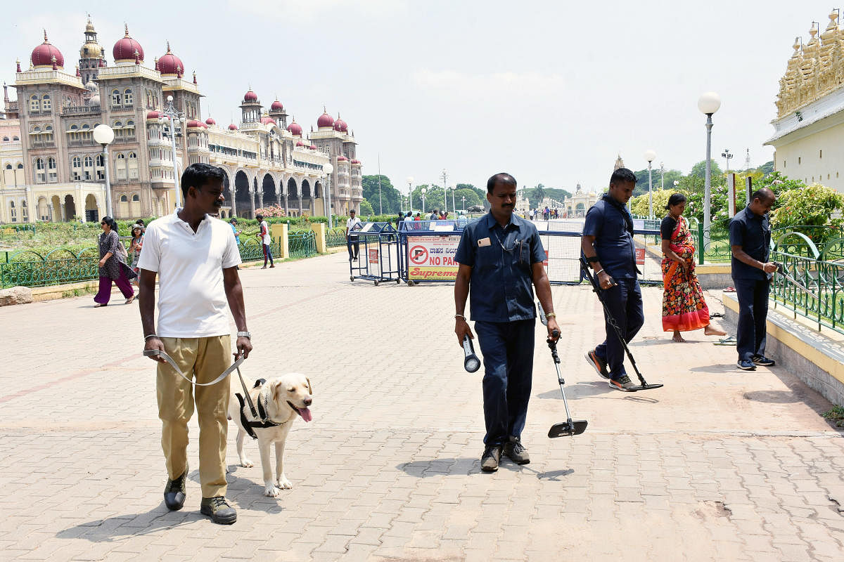 Bomb detention and disposal squad members search for explosives in Mysuru Palace on Tuesday. DH Photo