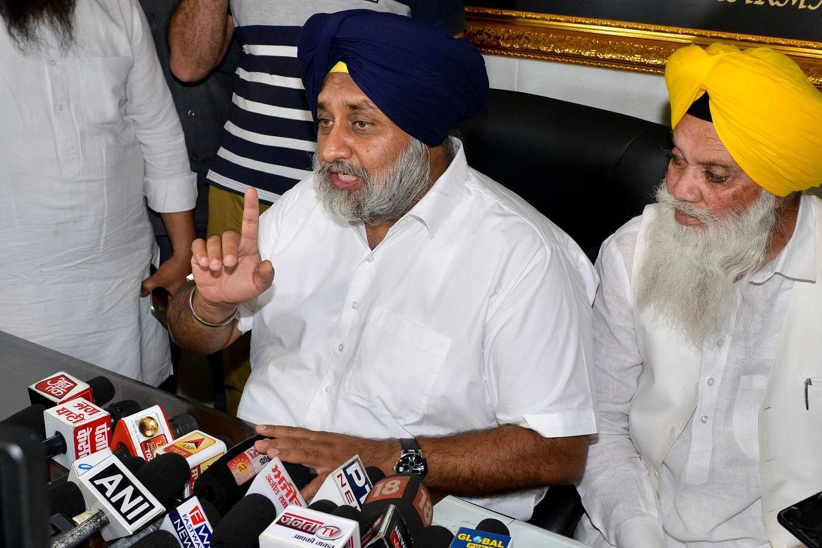 Indian president of the Shiromani Akali Dal (SAD) Sikh party and candidate for Ferozepur parliament seat, Sukhbir Singh Badal (C) (Photo AFP).