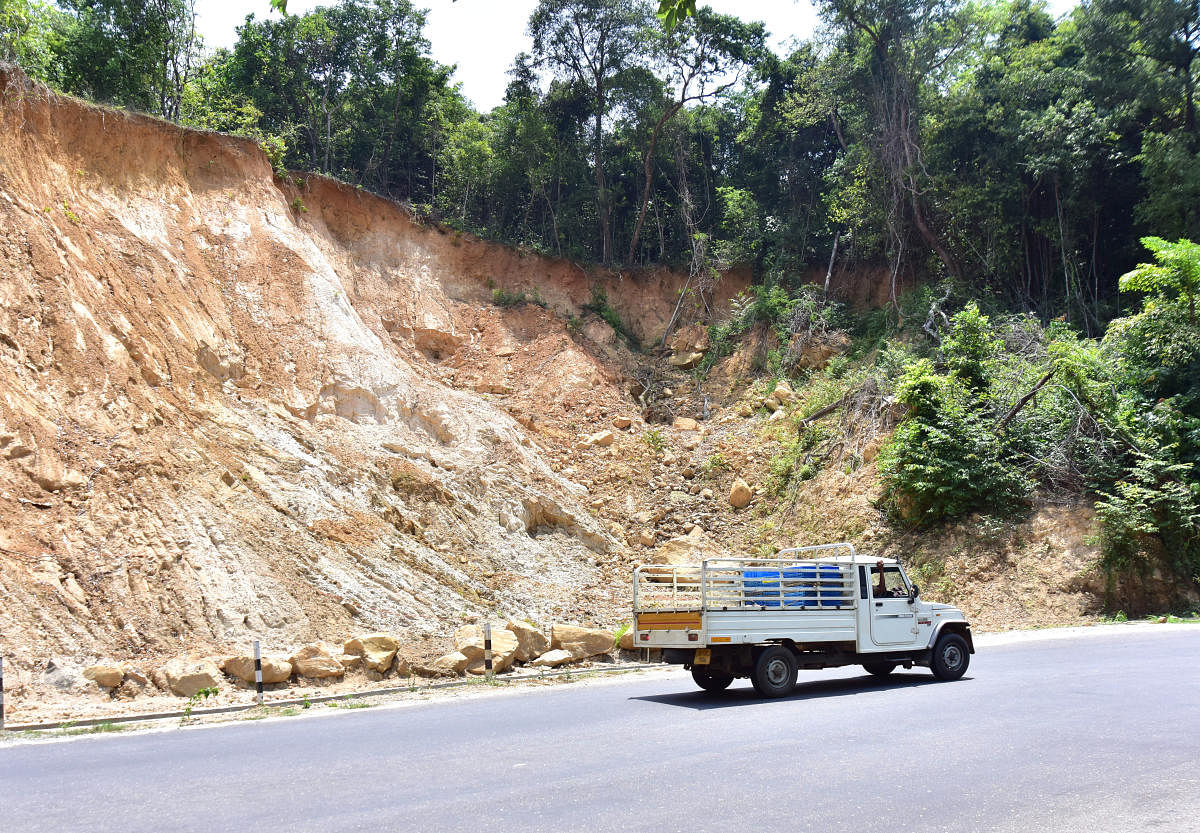 The landslide affected area near Marnahalli on Shiradi Ghat. DH Photo/Govindraj Javali