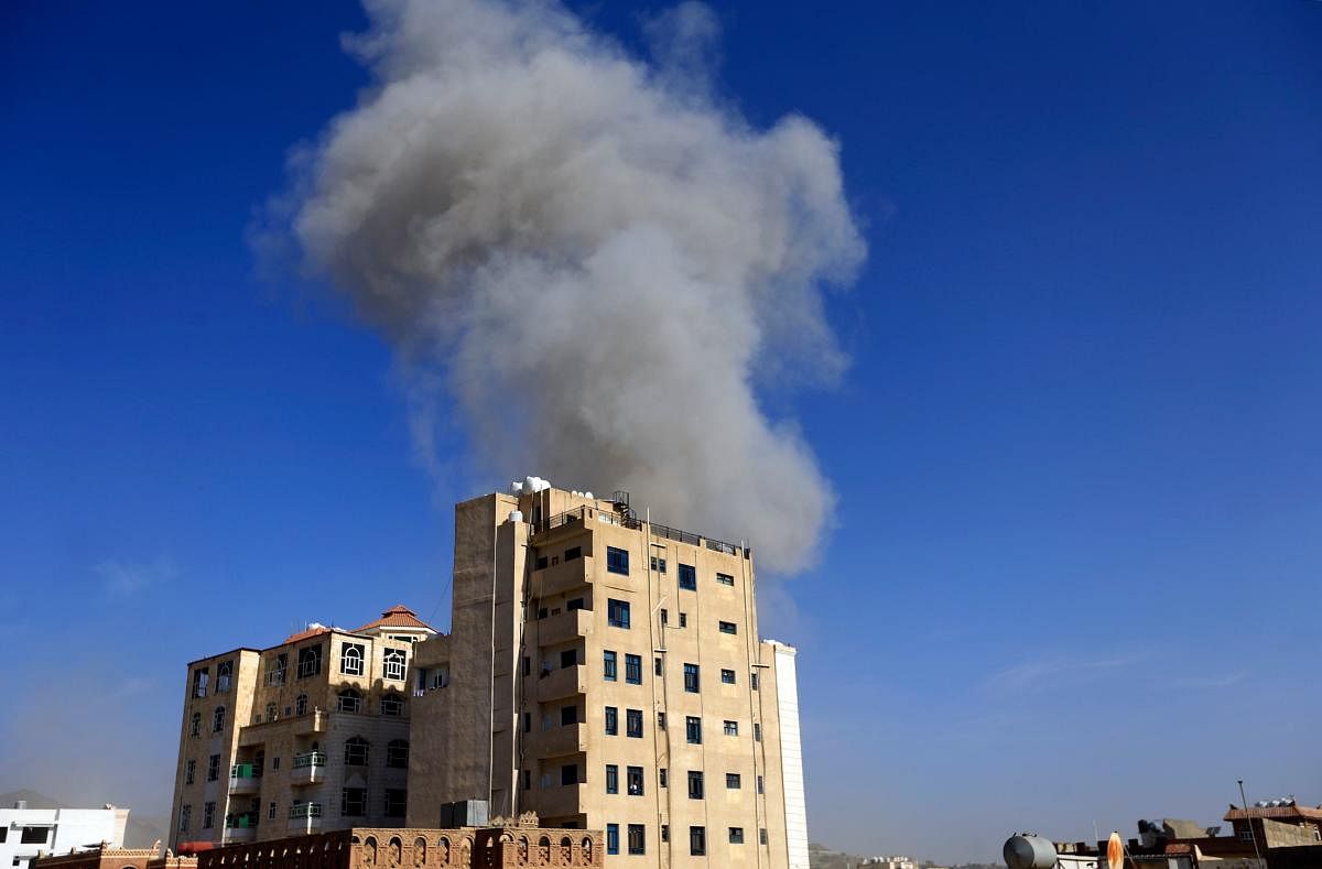 Smoke billows following an air strike in the Yemeni capital Sanaa on May 16, 2019. - Saudi-led coalition warplanes struck Yemeni rebel targets, including in the capital Sanaa, today two days after the insurgents claimed drone strikes that shut a key oil p