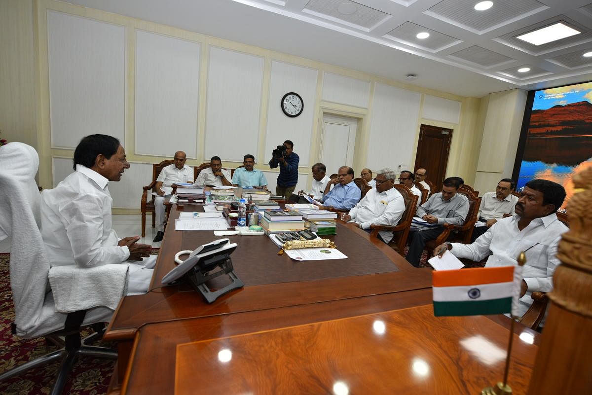 Telangana Chief Minister K Chandrasekhar Rao reviewing progress of Kaleshwaram with concerned officials (DH Photo)