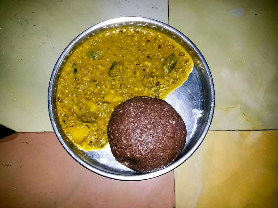 Ragi mudde with vegetable and pulse curry. Picture credit: commons.wikimedia.org/ Jagisnowjughead