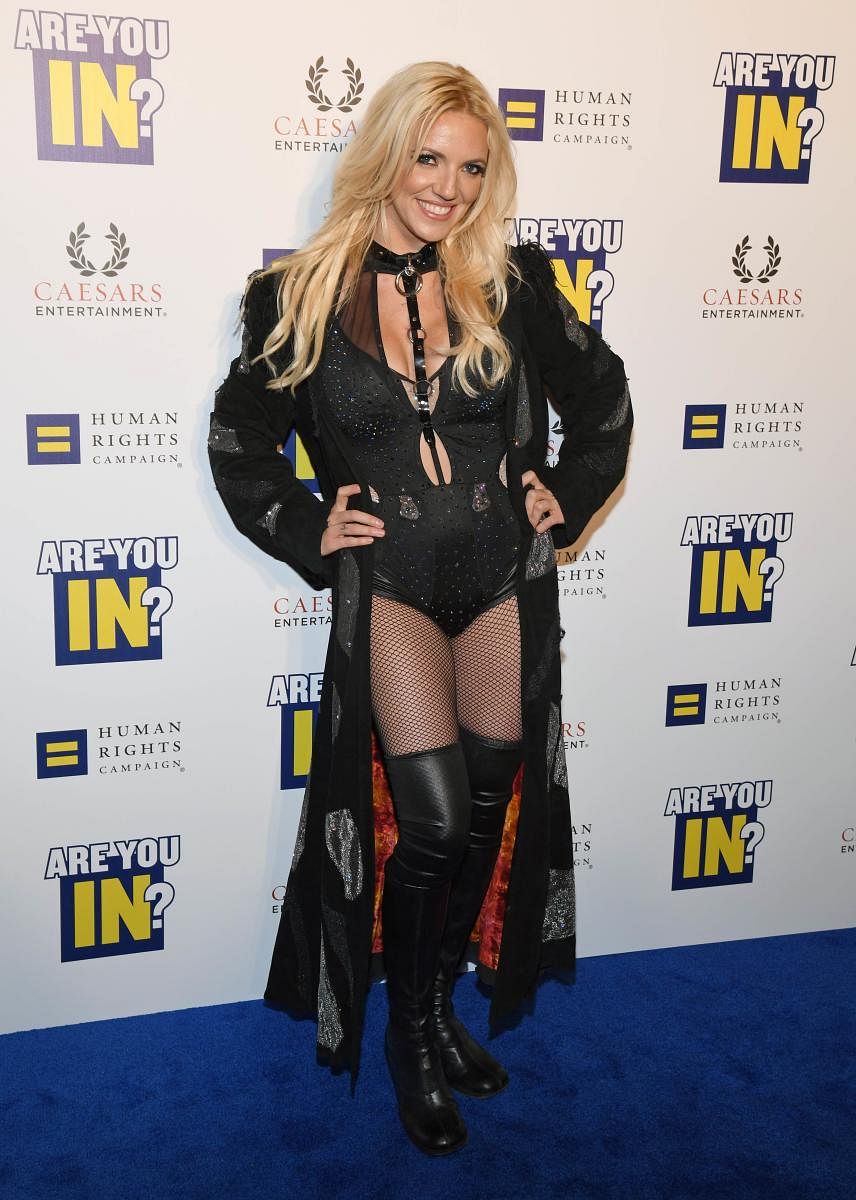 Britney Spears impersonator Katie Murdock from the tribute show "Blond Invasion" attends the Human Rights Campaign's (HRC) 14th annual Las Vegas Gala featuring a keynote address by South Bend. (Photo AFP)