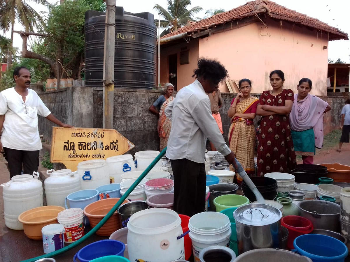 Members of Jilla Nagarika Seva Samithi supply water to residents of Kodankooru ward in Udupi.