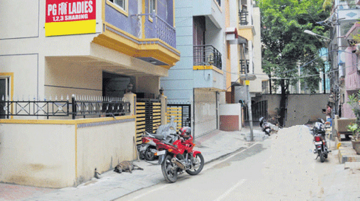 Only a few women’s paying guest accommodations have CCTV cameras and 24/7 security guards. BBMP says that it’s a must to have both.