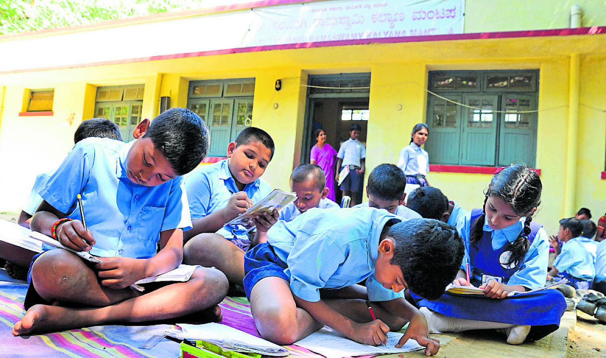 The Bengaluru Urban district will get 120 out of the 956 government English-medium schools. DH FILE PHOTO