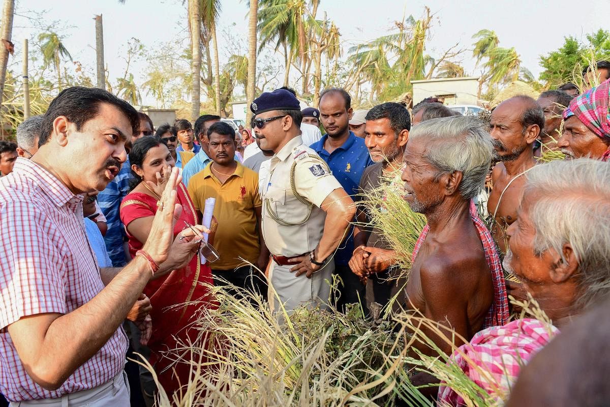 The Inter-Ministerial Central Team interacts with the villagers to assess the damage cause in the aftermath of cyclone Fani. (PTI Photo) 