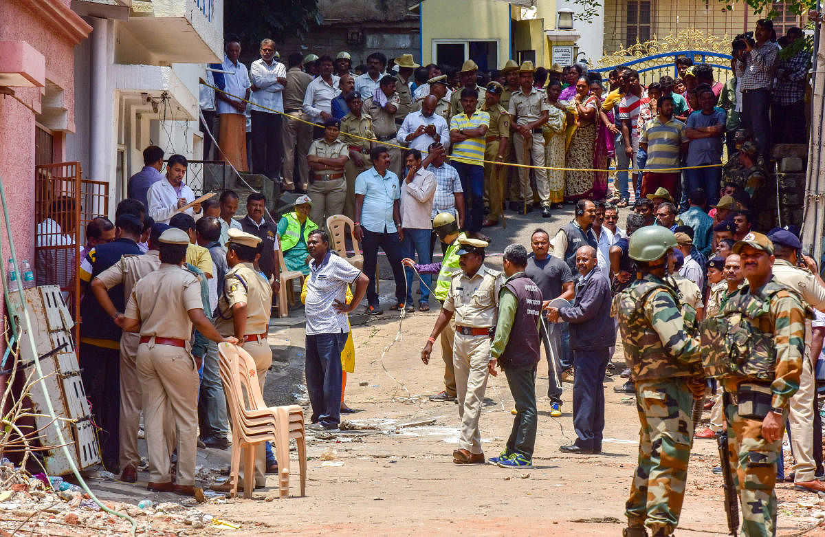 Police officers and bomb disposal experts at the scene of the chemical explosion on Vyalikaval 8th Main Road on Sunday. DH PHOTO/M S MANJUNATH