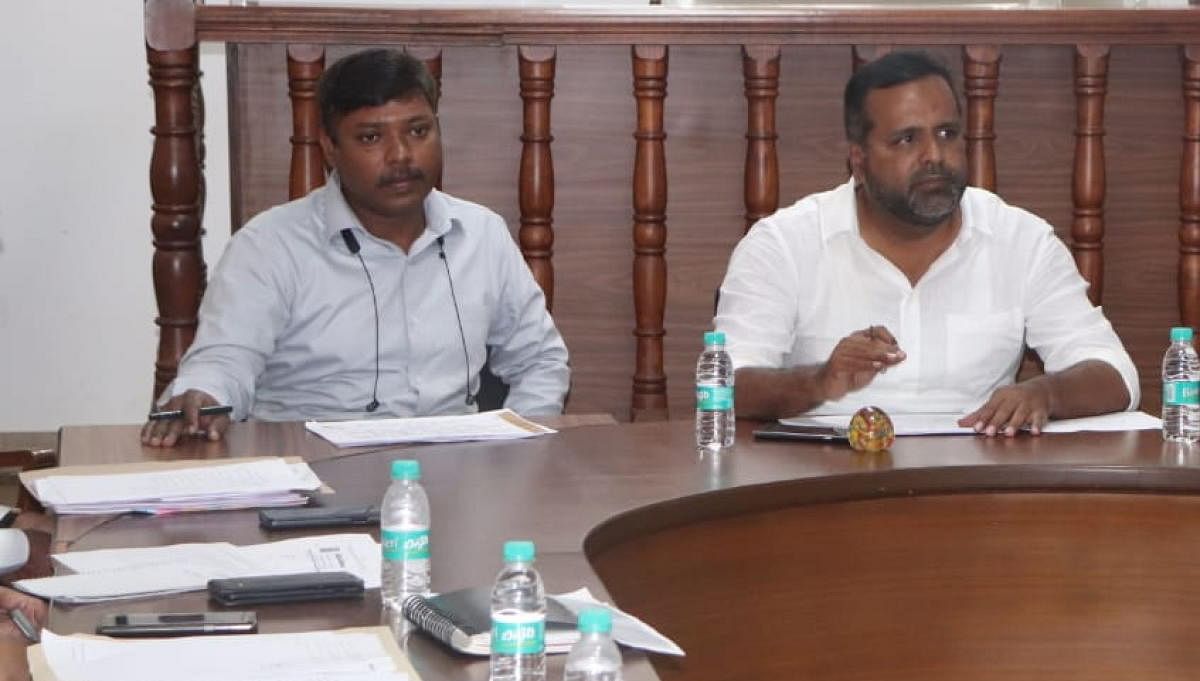 District In-charge Minister U T Khader chairs a meeting at the deputy commissioner’s office in Mangaluru on Monday. Deputy Commissioner Sasikanth Senthil looks on.