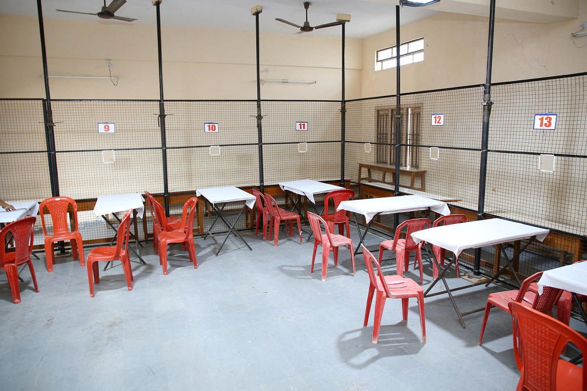 Counting tables have been arranged at a centre in Raichur. (DH Photo)