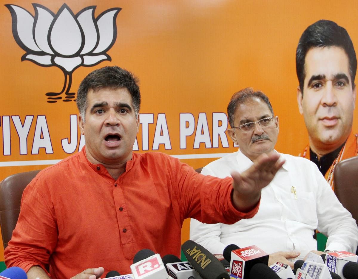 BJP State President Ravinder Raina (L) with former J & K dy chief minister Kavinder Gupta (PTI Photo) 