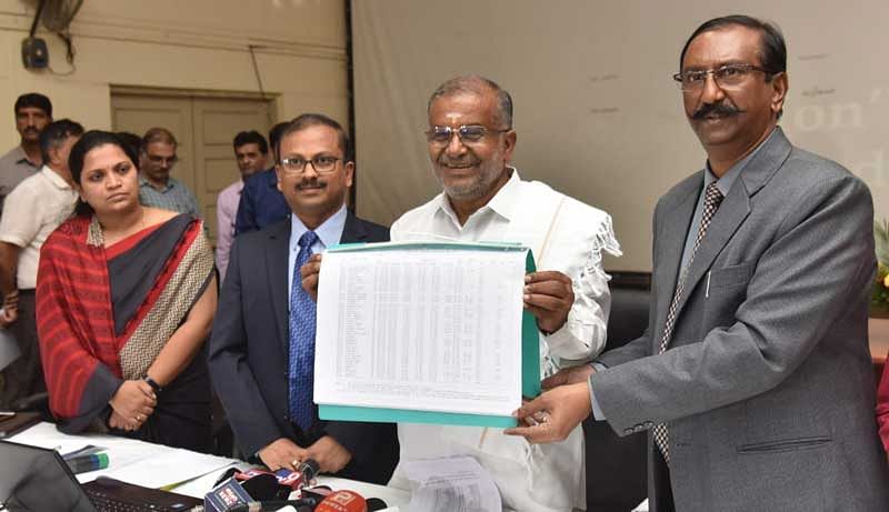 Higher Education Minister G T Devegowda releases the CET 2019 results at KEA in Bengaluru. (DH Photo by S K Dinesh)