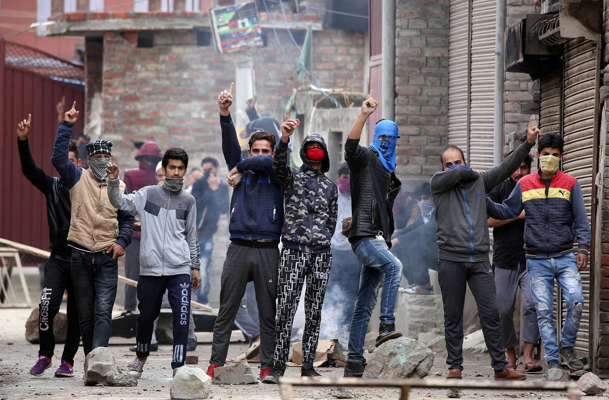 Kashmiri demonstrators react during clashes with Indian police during a protest against the killing of Zakir Rashid Bhat also known as Zakir Musa, the leader of an al Qaeda affiliated militant group in Kashmir. (Photo REUTERS)