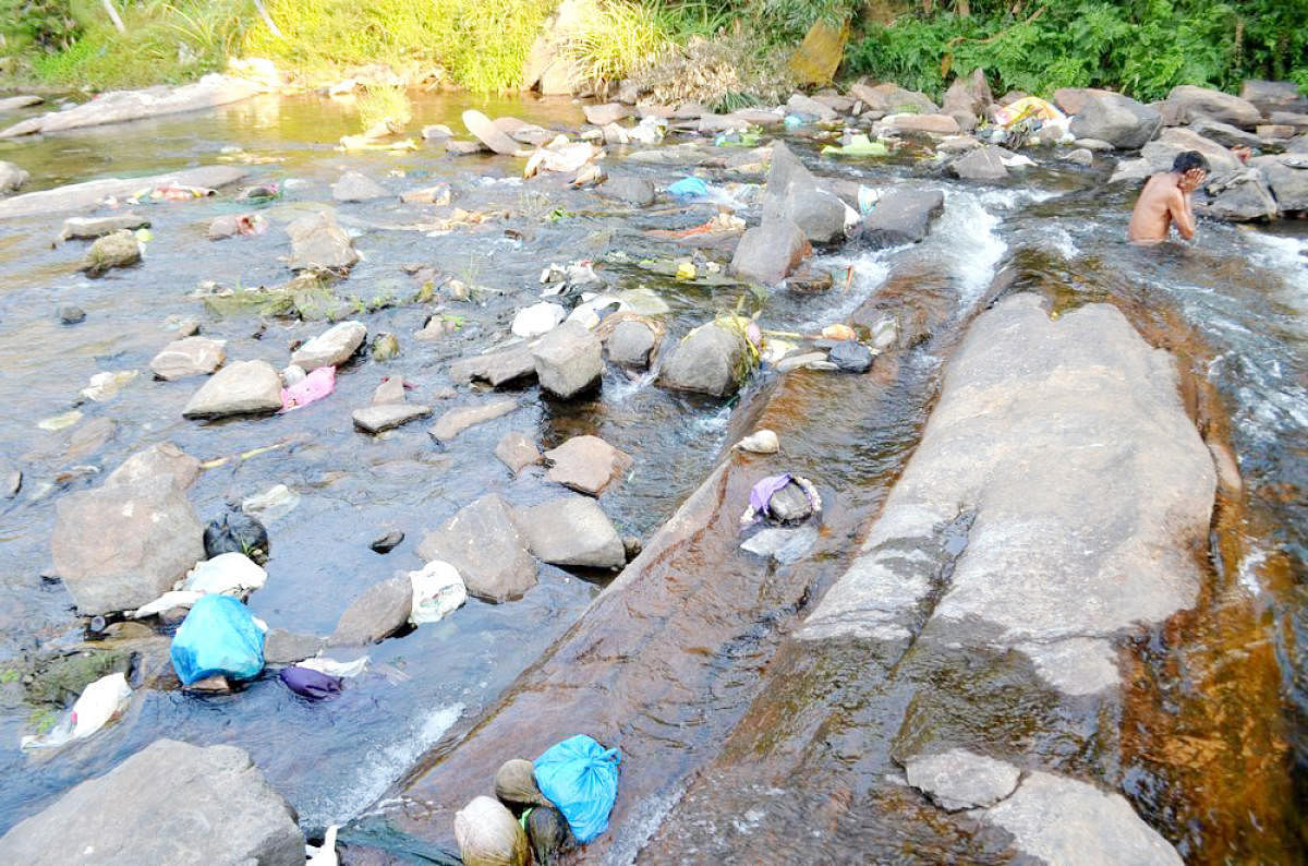 Waste dumped in River Cauvery. DH PHOTO