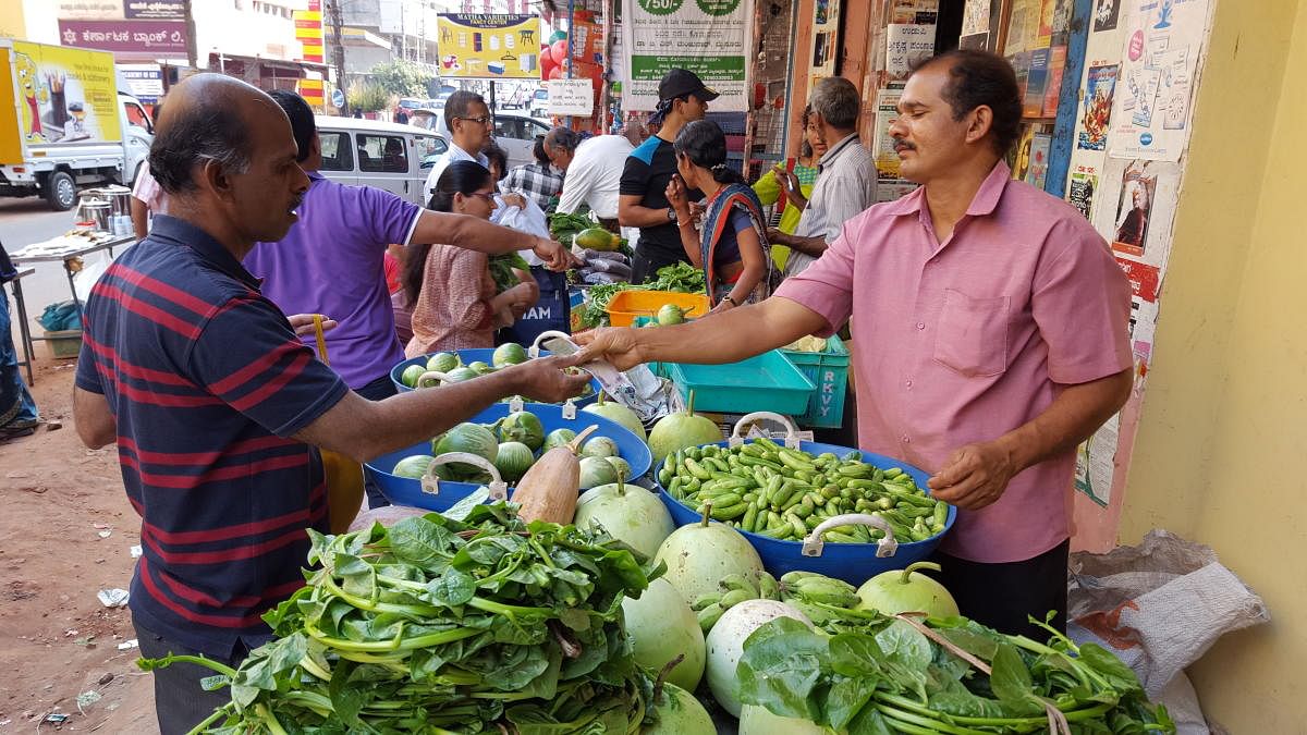 The Sunday market of Savayava Krushika Grahaka Balaga in Mangaluru. photo/addoor krishna Rao