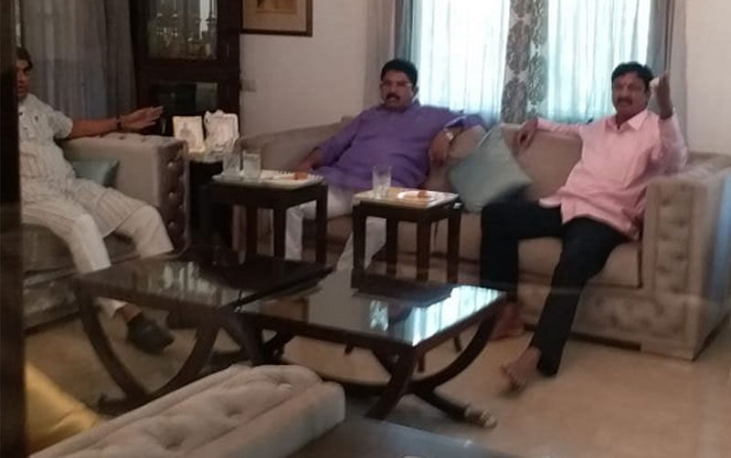 Ramesh Jarkiholi with R Ashok in S M Krishna's residence.