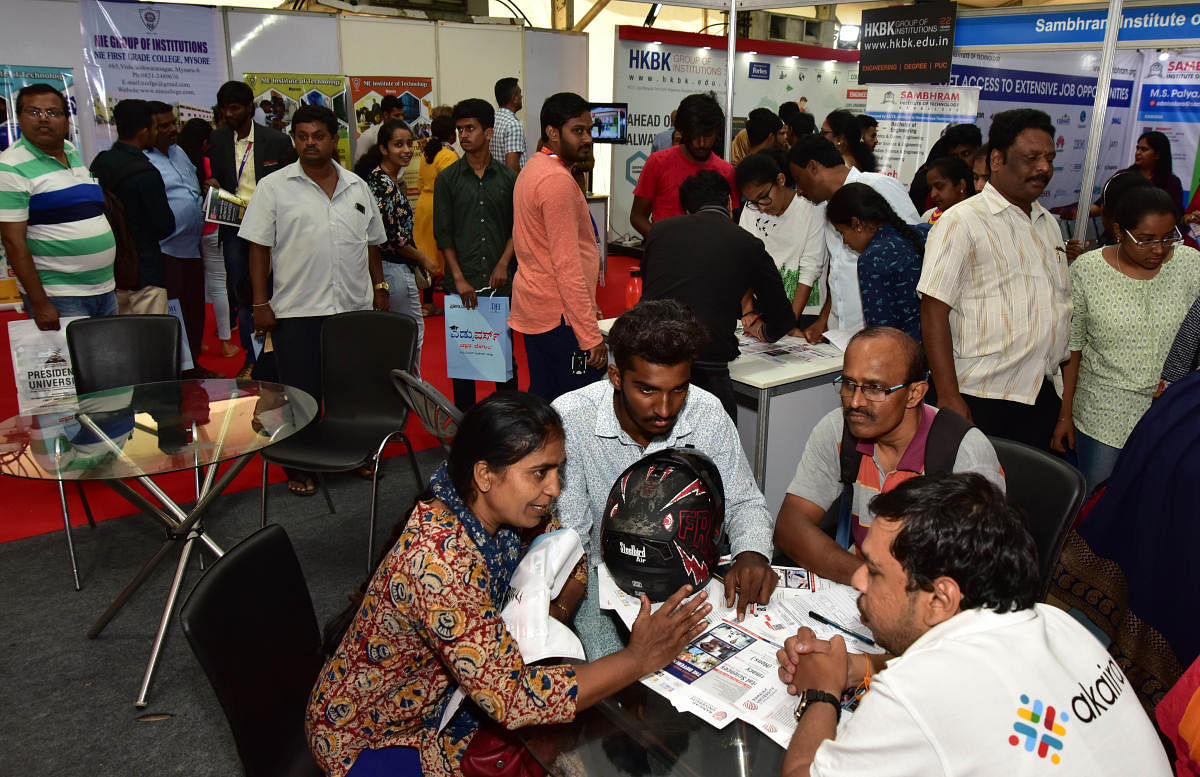 Students and parents get career guidance at stalls at the 11th edition of Eduverse-Jnanadegula annual education fair organised by Deccan Herald and Prajavani in the city on Sunday. DH photo/Irshad Mahammad
