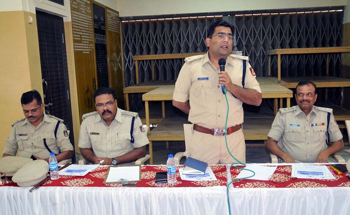 Superintendent of Police Harish Pande speaks at a coffee growers' meeting in Chikkamagaluru on Tuesday.