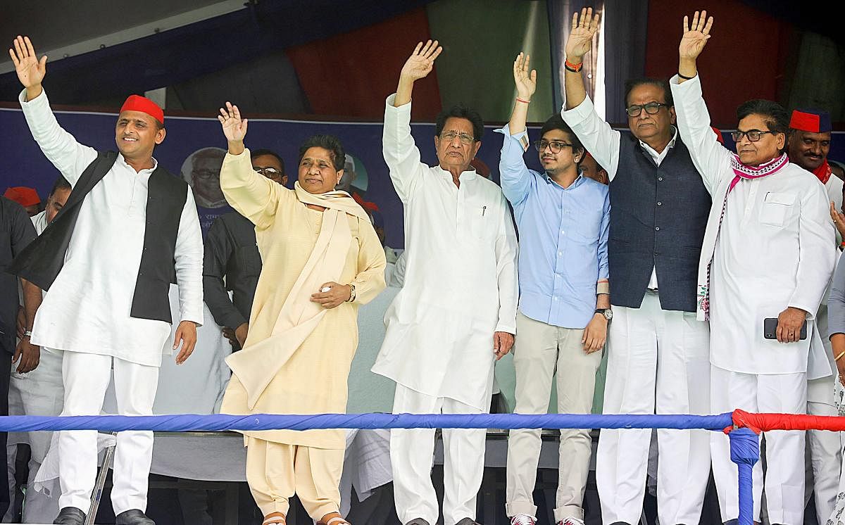 Azamgarh: Samajwadi Party President Akhilesh Yadav, Bahujan Samaj Party chief Mayawati, RLD chief Ajit Singh, SP General Secretary Ram Gopal Yadav, nephew of Mayawati Akash Anand, BSP leader Satish Chandra Mishra and others at an election rally during Lok Sabha polls campaign, in Azamgarh, Wednesday, May 8, 2019. (PTI Photo)