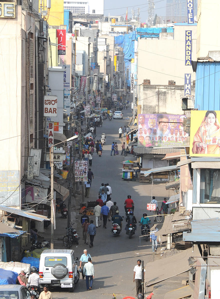 Avenue Road is among the roads to be developed under the Smart Cities Mission. DH FILE PHOTO