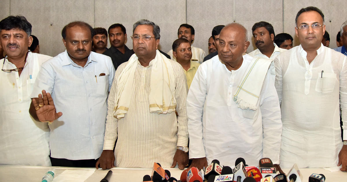 Water Resource Minister D K Shivakumar, Chief Minister Kumaraswamy, CLP Leader Siddaramaiah, Former Prime Minister H D Devegowda and KPCC President Dinesh Gundurao at the press conference in Bengaluru . Photo by Janardhan B K