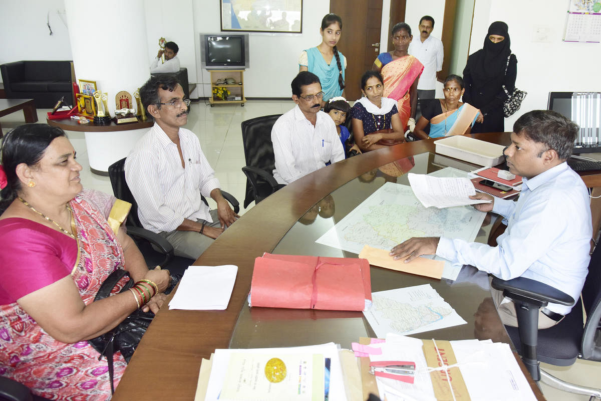 A delegation of nine parents and caretakers of endosulfan victims led by Revathy from Kokkada submitted a memorandum to Dakshina Kannada Deputy Commissioner Sasikanth Senthil S on Wednesday.