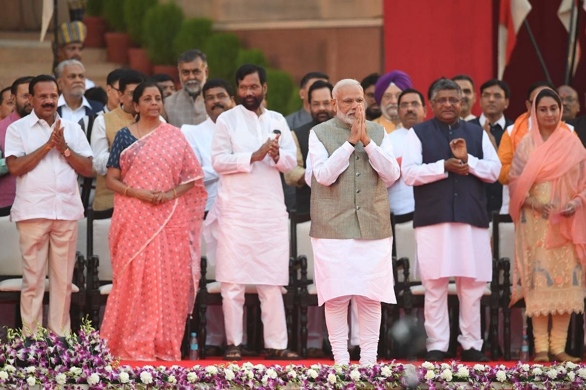 Narendra Modi (C) gestures during his swearing-in ceremony for his second term as Indian Prime Minister at the President house in New Delhi on May 30, 2019. (Photo by AFP)
