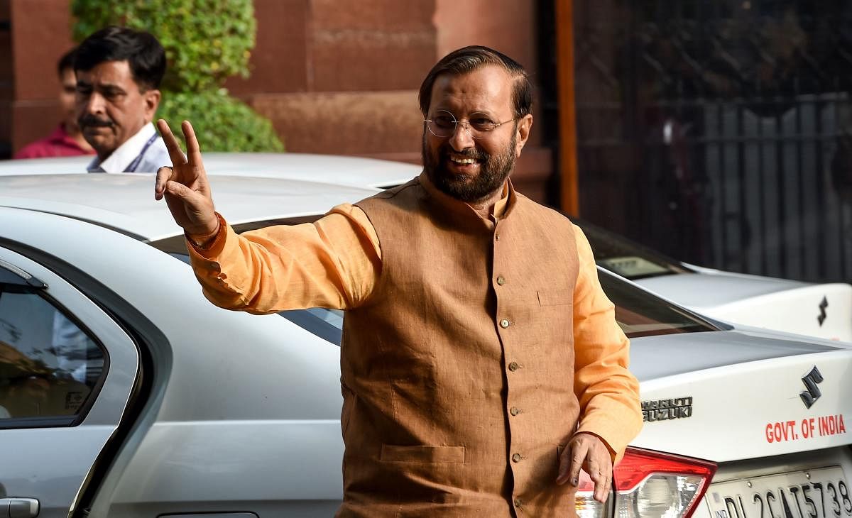 Indian Minister of Environment, Forest and Climate Change and Minister of Information and Broadcasting Prakash Javadekar gestures as he arrives to attend a meeting with the newly-named cabinet in New Delhi on May 31, 2019. (AFP Photo)
