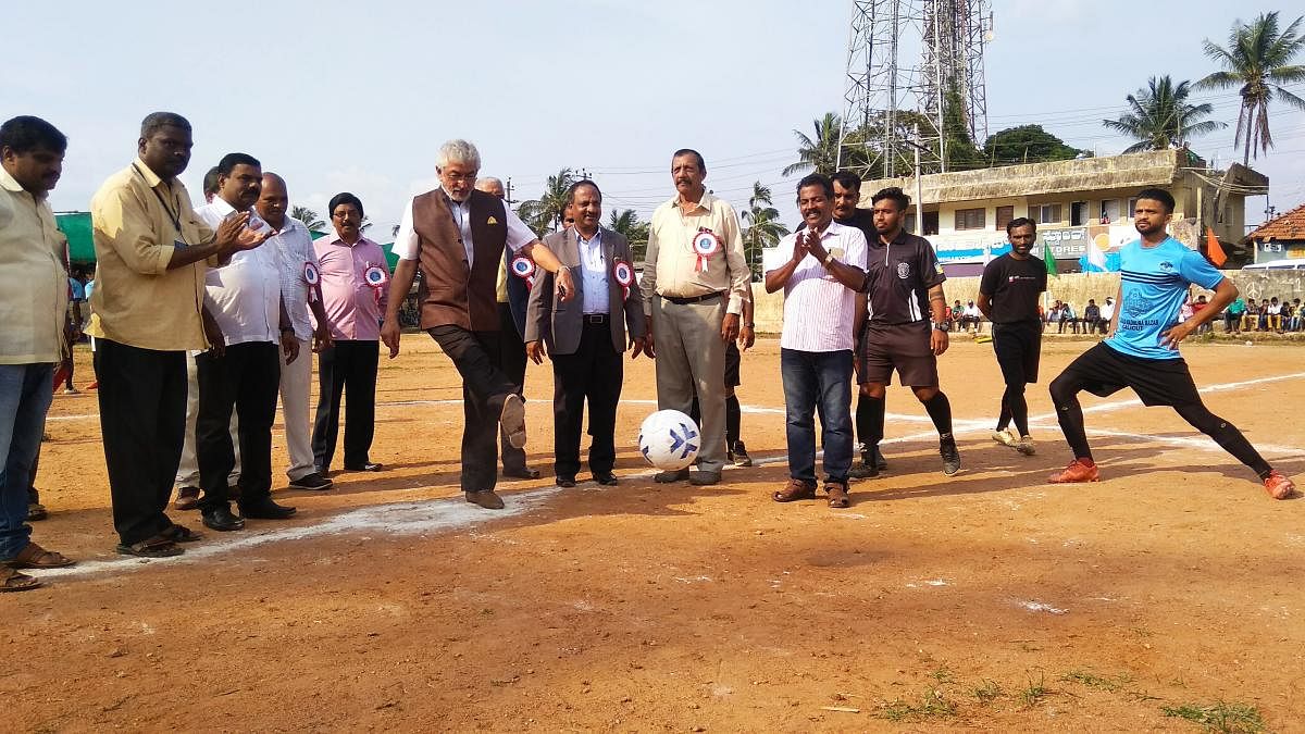 Bettageri estate owner D Vinod Shivappa kickstarted the final match of D Shivappa Memorial Golden Cup state-level football tournament on GMP School Ground in Suntikoppa on Sunday.