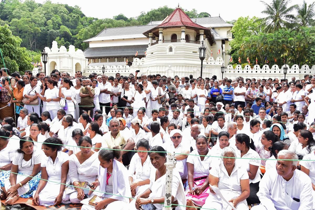 Sri Lanka activists demonstrate outside the Buddhist shrine Temple of the Tooth in the central town of Kandy on June 3, 2019. - Demonstrations by several thousand people gripped Sri Lanka's pilgrim city of Kandy on June 3 as Buddhist monks demanded the sa
