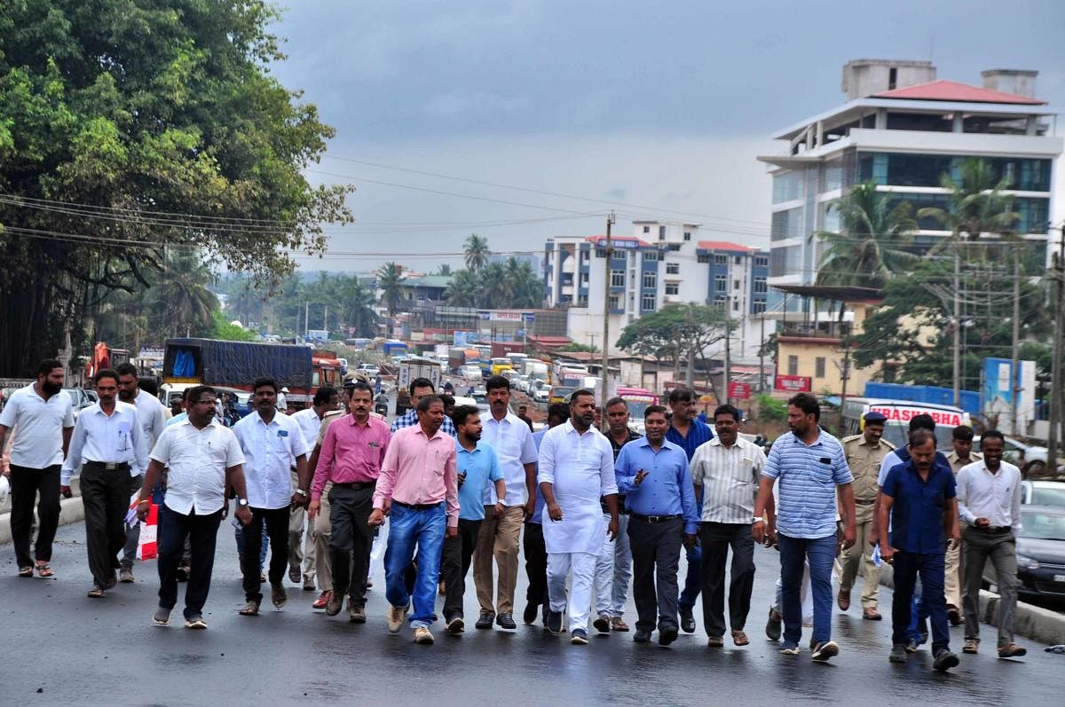 District In-charge Minister U T Khader, along with Deputy Commissioner Sasikanth Senthil, inspects the flyover at Thokkottu on Monday.