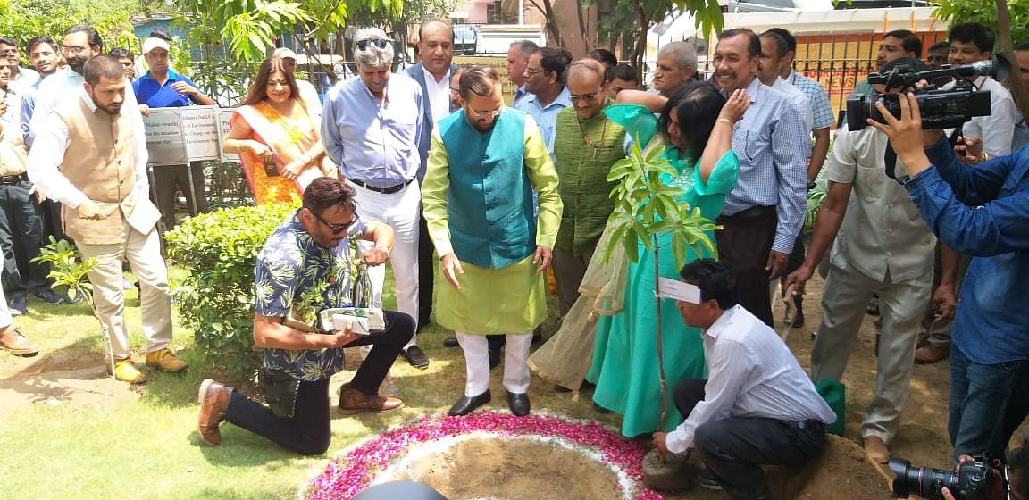 Union Environment Minister Prakash Javadekar has a launched campaign titled #SelfieWithSapling as a celebration of World Environment Day. (Image courtesy Twitter/@PrakashJavdekar)