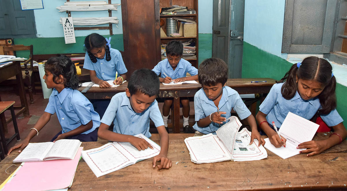 Students at Government School, Chamaraja Double Road in Mysuru on Wednesday. DH PHOTO/SAVITHA B R