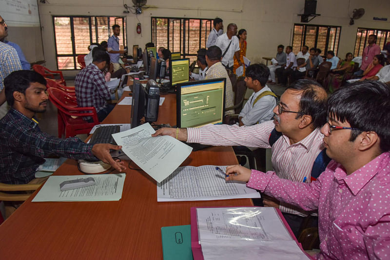 Results of the National Eligibility cum Entrance Test (NEET) 2019 are out and the Karnataka Examinations Authority (KEA) is all set to begin document verification, but lack of clarity over the fee structure has left students in a quandary. (DH File Photo)