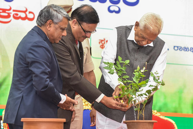 He was speaking at the 'Namma Kasa Namma Javabdari' event jointly organised by the BBMP and Karnataka State Pollution Control Board at the Raj Bhavan. (DH Photo)
