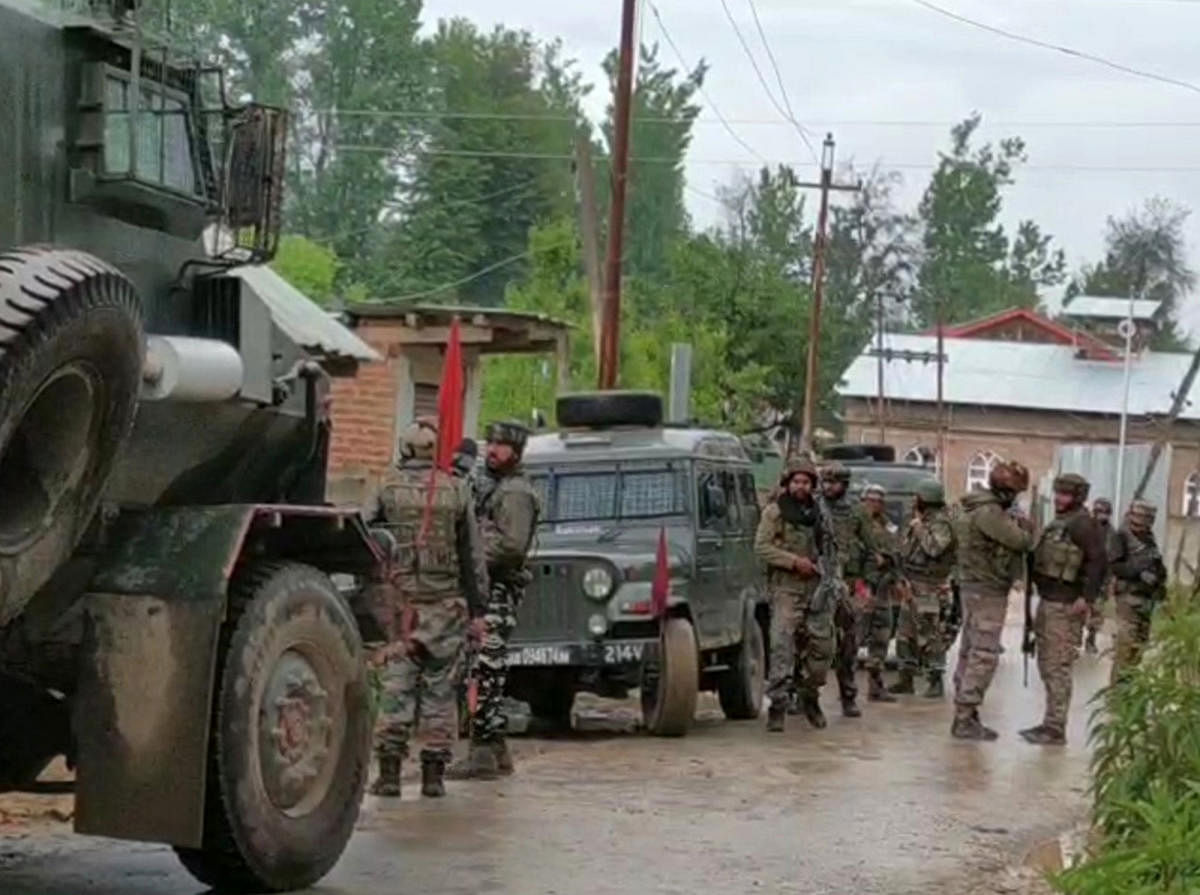 As the forces zeroed towards the suspected spot, hiding militants fired upon forces triggering an encounter, they said and one militant body along with weapon has been recovered from the encounter site so far while a search operation was going on as two more militants are believed to be trapped. (DH File Photo)
