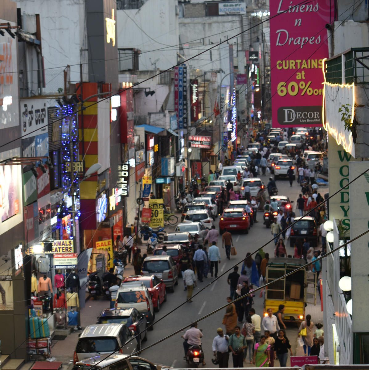 A view of Commercial Street. DH Photo/Srilekha R
