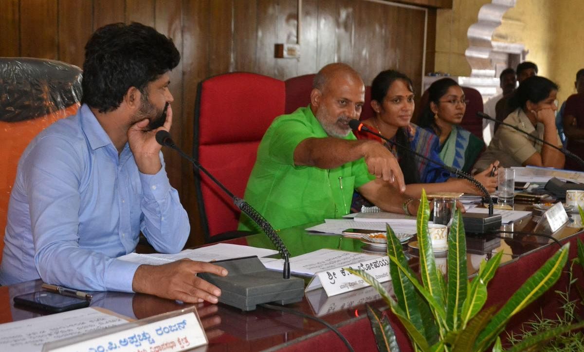 District In-charge Minister Sa Ra Mahesh speaks during the meeting of natural calamity victims at Old Fort Hall in Madikeri on Friday. MP Pratap Simha, Deputy Commissioner Annies Kanmani Joy, Zilla Panchayat CEO K Lakshmi Priya and Superintendent of Police Dr Suman D Pennekar look on.