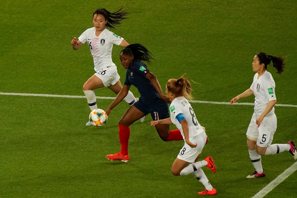 France's forward Kadidiatou Diani (C) runs with the ball next to South Korea's defender Selgi Jang (L) and South Korea's midfielder So-Hyun Cho (2R) during the France 2019 Women's World Cup. (AFP Photo)