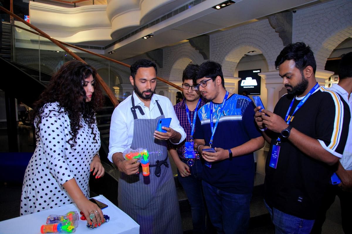 Chef Saransh Goila interacting with participants as part of the Samsung workshop at Samsung Opera House.