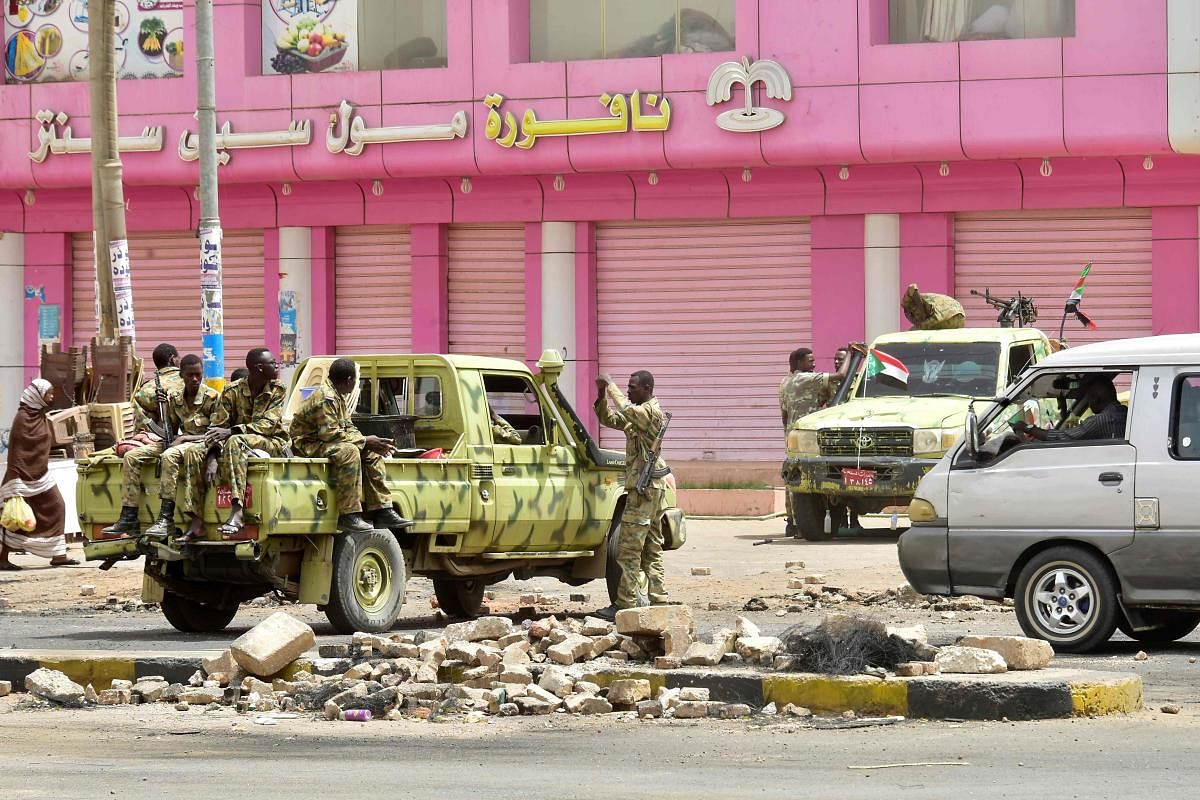 TOPSHOT - Sudanese soldiers stand guard a street in Khartoum on June 9, 2019. - Sudanese police fired tear gas Sunday at protesters taking part in the first day of a civil disobedience campaign, called in the wake of a deadly crackdown on demonstrators. P