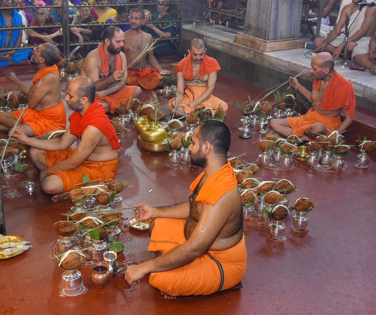 Ashta Mutt pontiffs offer puja after consecrating 108 kalashas before the Brahmakalashabhisheka at the Sri Krishna Temple in Udupi on Sunday.