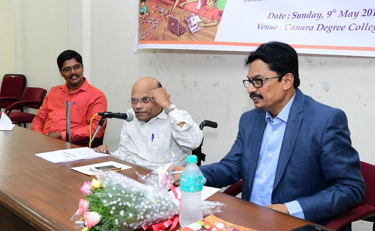 Member of the Committee for National Education Policy 2019 Prof M K Sridhar speaks during a discussion on 'Draft National Education Policy 2019' organised by ABVP at Canara First Grade College in Mangaluru on Sunday.  