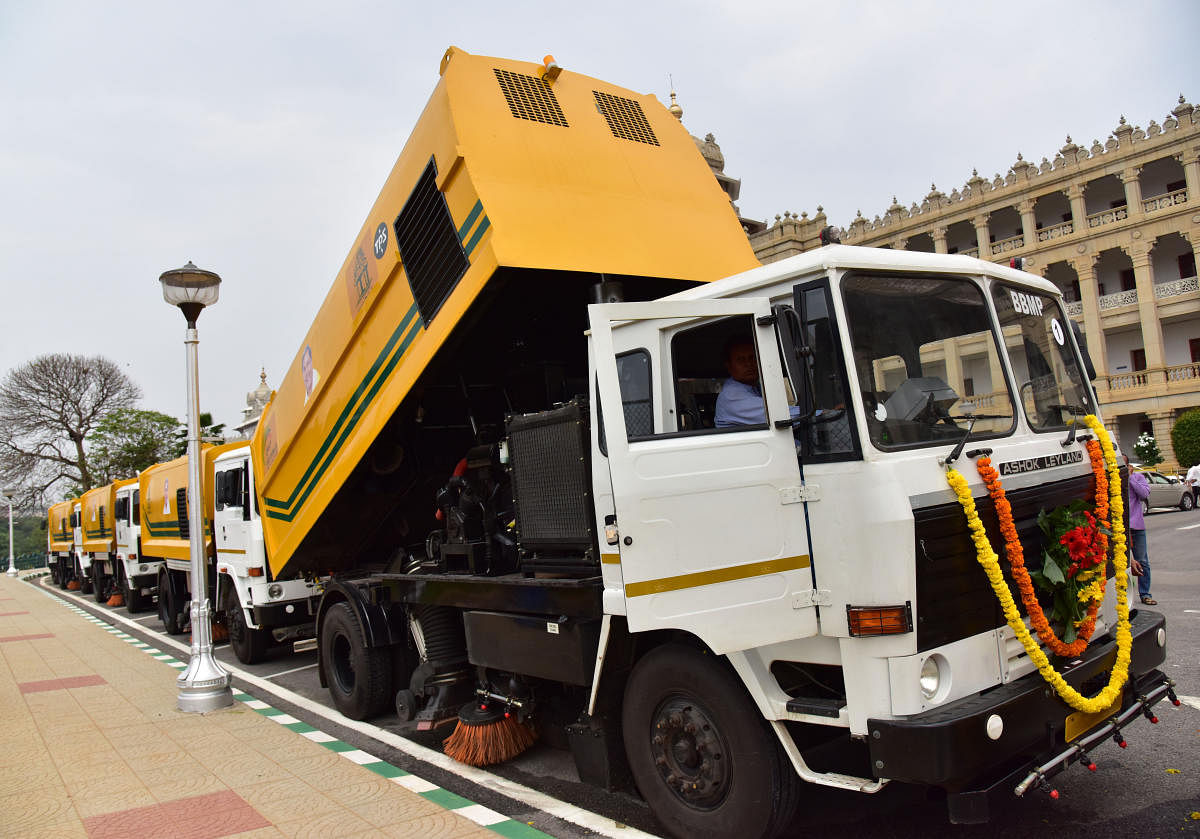 An RTI reply reveals that the civic body has incurred a loss of Rs 44 lakh on each of the nine sweeping machines. DH File Photo/B H Shivakumar