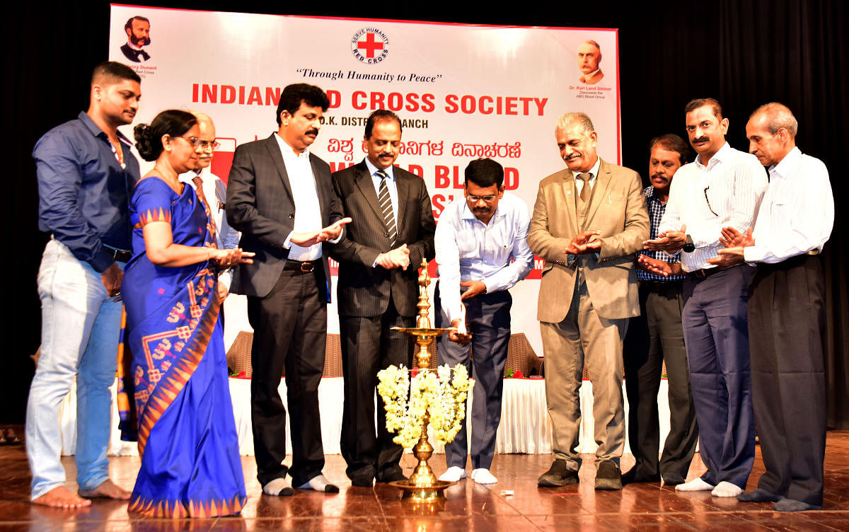 Additional Deputy Commissioner Venkatachalapathy inaugurates World Blood Donors' Day programme organised by Indian Red Cross Society (ICRS) district branch, at Town Hall, Mangaluru on Friday.