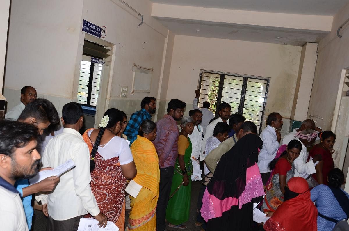 Patients in district hospital, Gadag. DH PHOTO