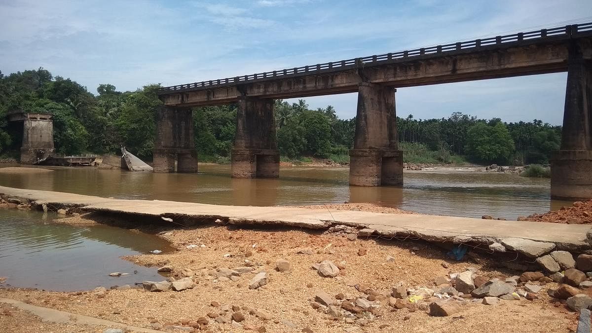 A view of the Moolarapattana bridge across River Phalguni that has collapsed.